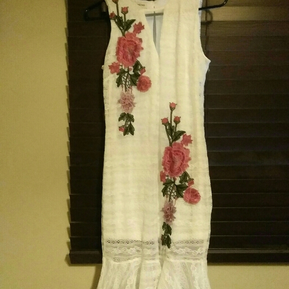 Bebe dress, white lace with flowers. - Picture 2 of 3